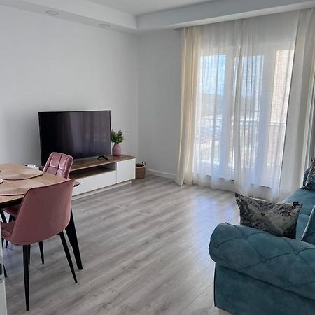 Cosmopolis Bliss: Your Home Away From Home Stefanestii de Jos Εξωτερικό φωτογραφία