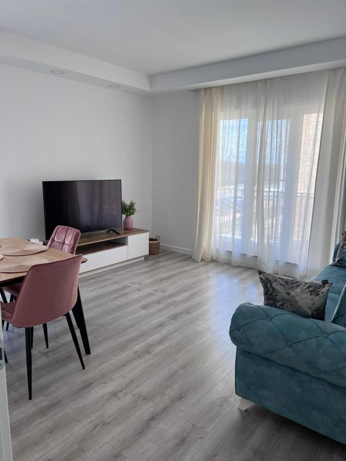 Cosmopolis Bliss: Your Home Away From Home Stefanestii de Jos Εξωτερικό φωτογραφία